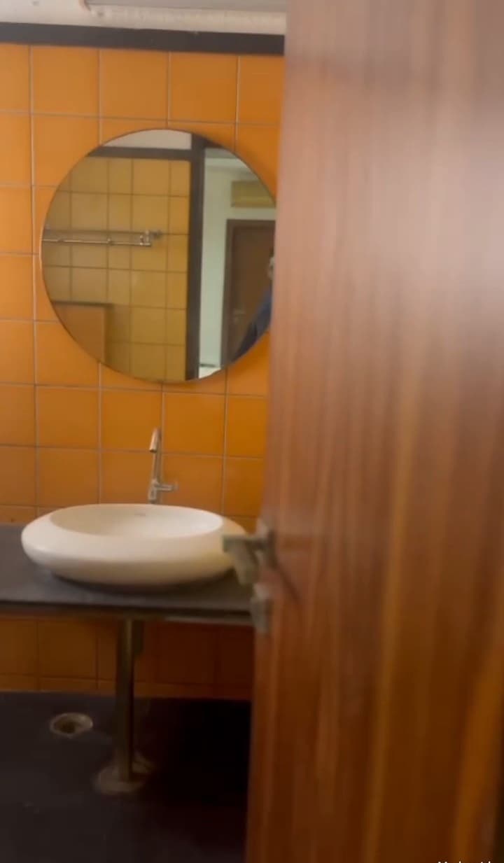 luxurious 4 BHK villa in Kilpauk - Image 5