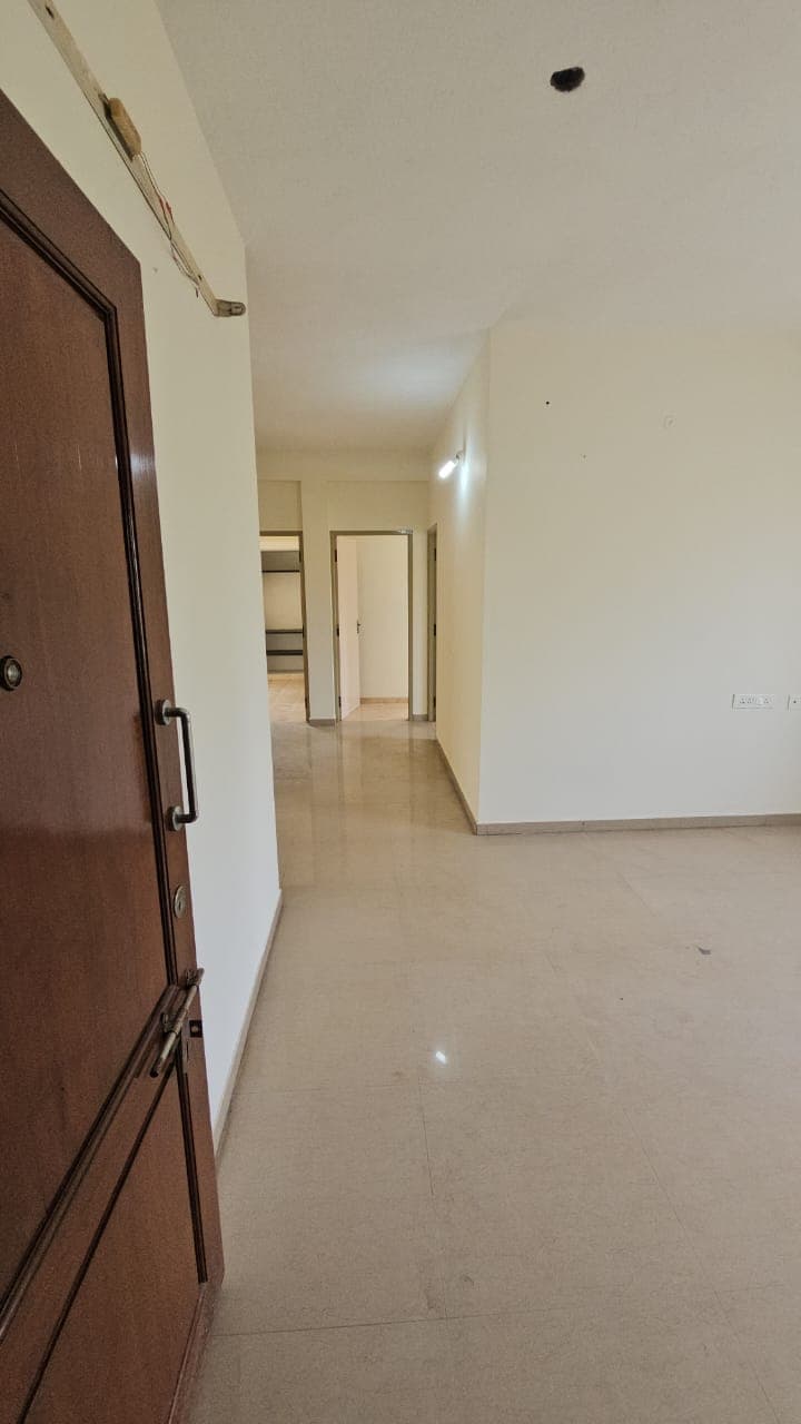 Resale 3 BHK flat for resale in Urapakkam - Image 2