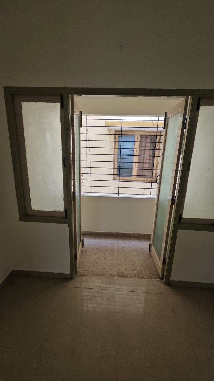 Resale 3 BHK flat for resale in Urapakkam - Image 7
