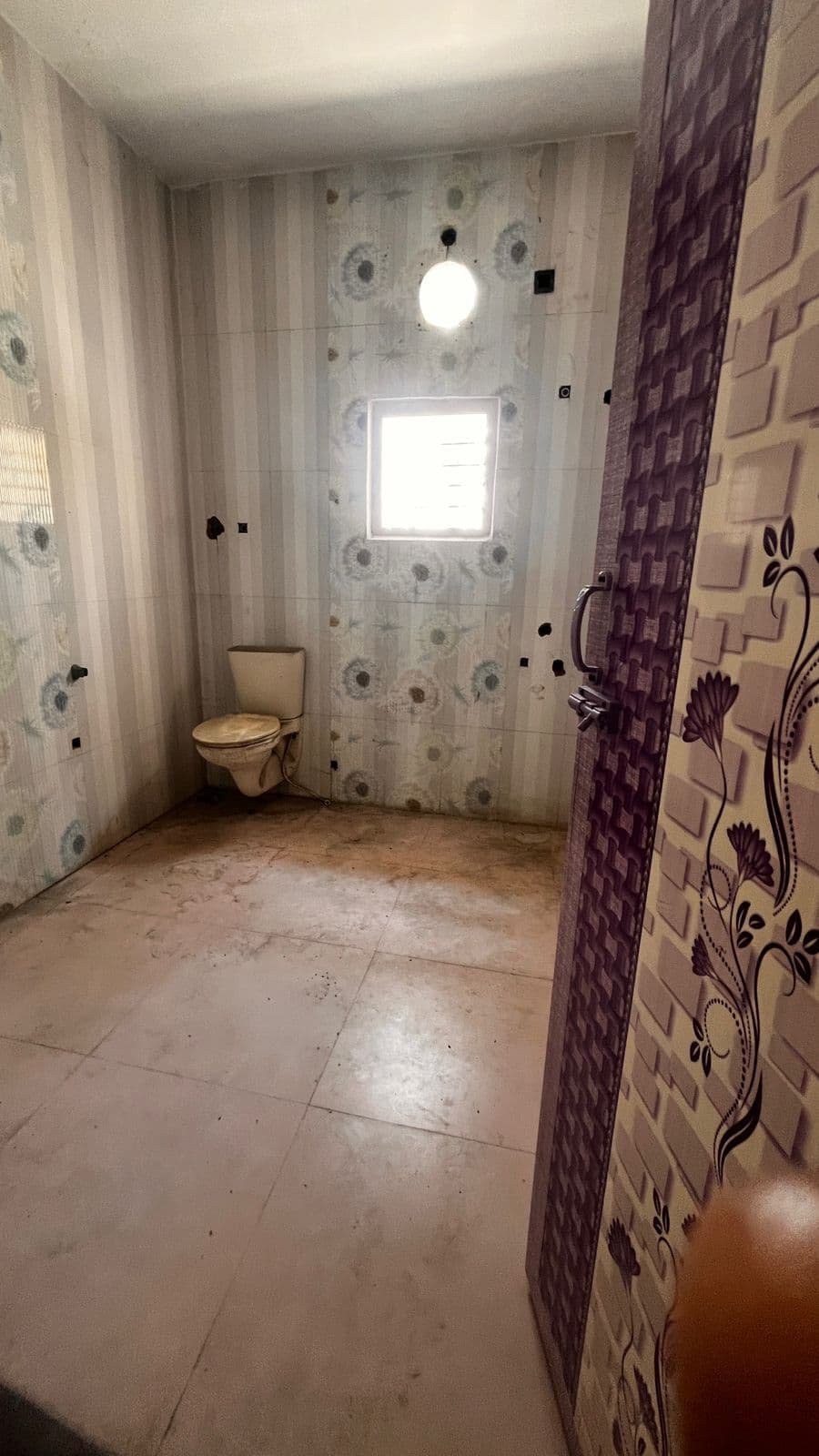 One acre on road land with 6000 sqft Bungalow for sale at Utheramerur near Chennai - Image 9