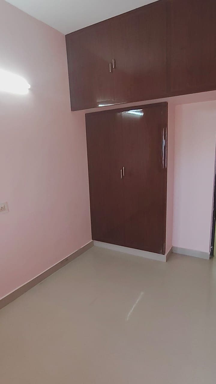Resale 2 BHK flat for sale in Kolapakkam - Image 2